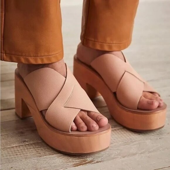Free People Shoes - FREE PEOPLE Nude Leather Kora Open Toe Platform Clogs Size 38 / US Size 7.5